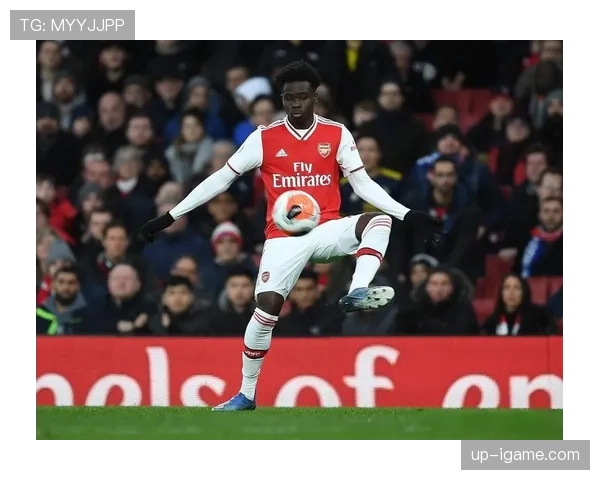 萨卡表现稳健，凭借出色的无球跑动和接球能力帮助球队创造更多进攻机会