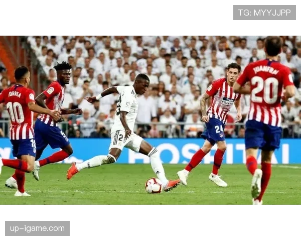 维尼修斯：皇马新时代旗帜的责任与地位解析